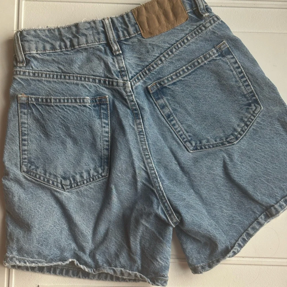 Zara Women’s Denim Shorts Size 2 - Picture 3 of 5
